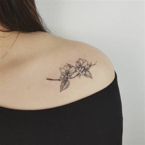 los mejores tatuajes en el pecho para mujeres|«Tatuajes en el Pecho para Mujeres: Ideas, Diseños y Consejos»